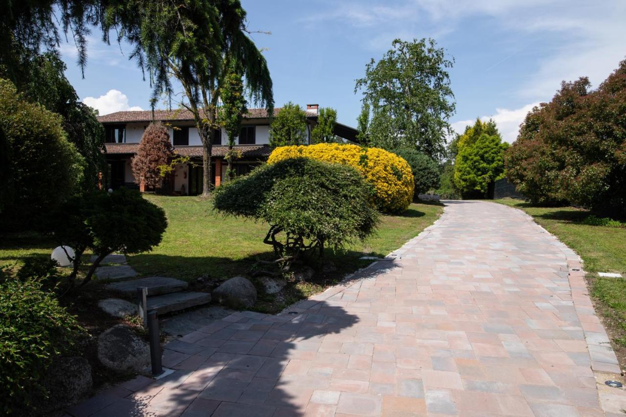 Villa De Alberti Vergiate Bagian luar foto