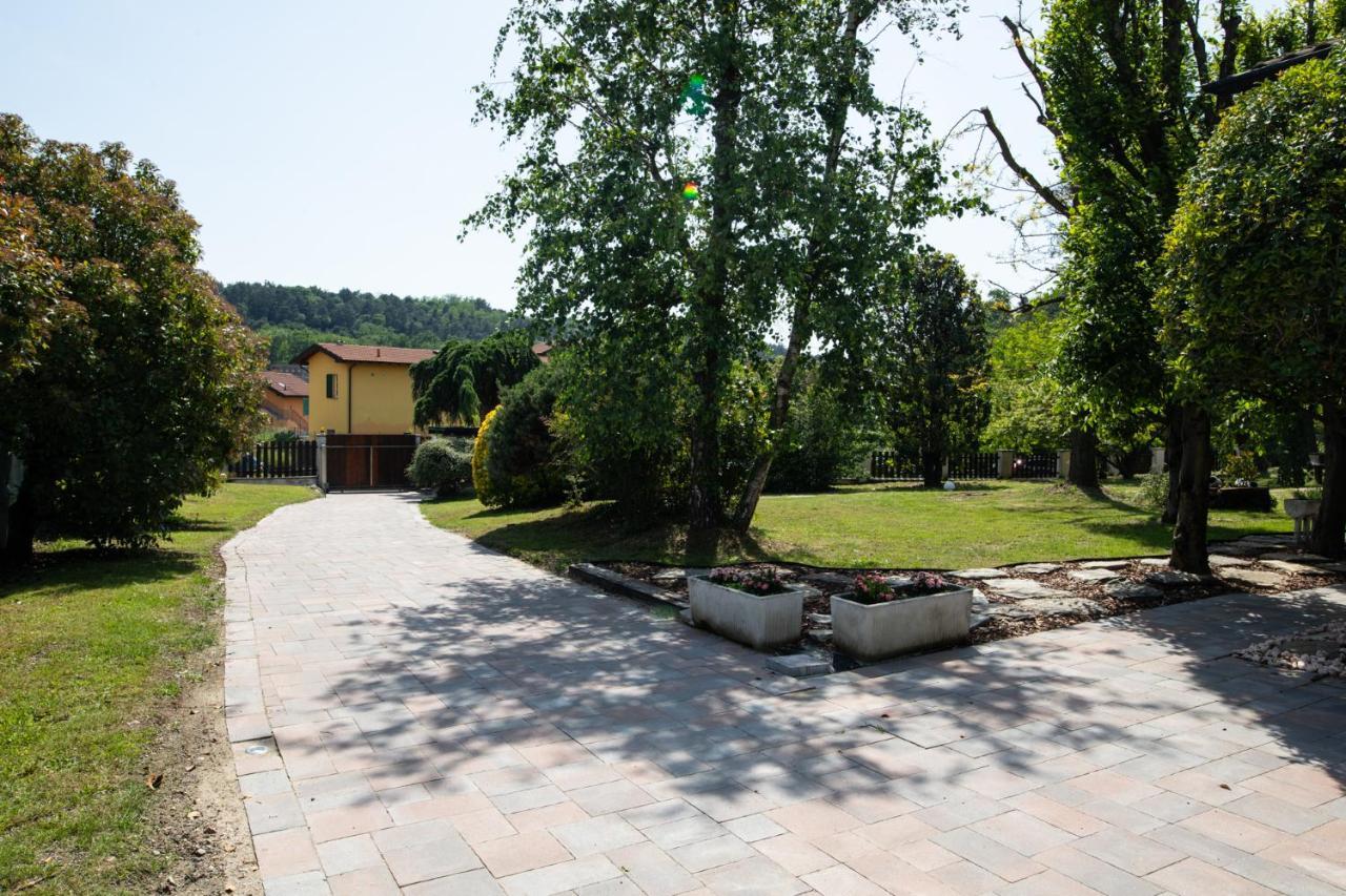 Villa De Alberti Vergiate Bagian luar foto